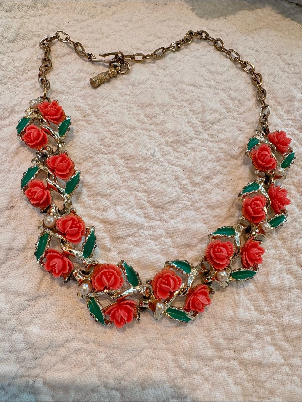 Coral Carved Rose Necklace 1950s Lucite Thermoset Gold Tone Floral Pearls